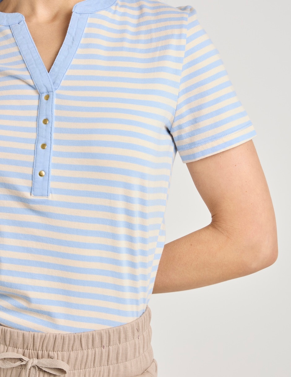 Playera manga corta La Mode cuello v para mujer